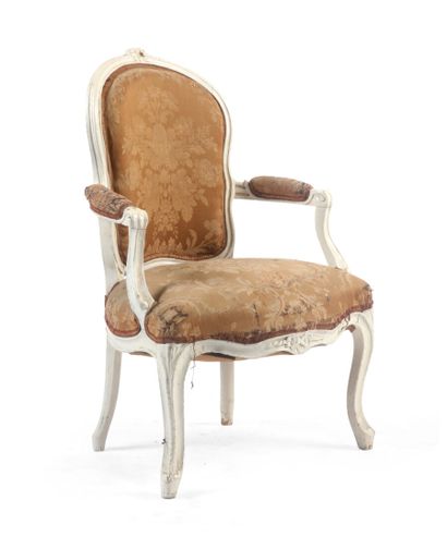 null Armchair cabriolet in white lacquered wood, the armrests with cuff, resting...