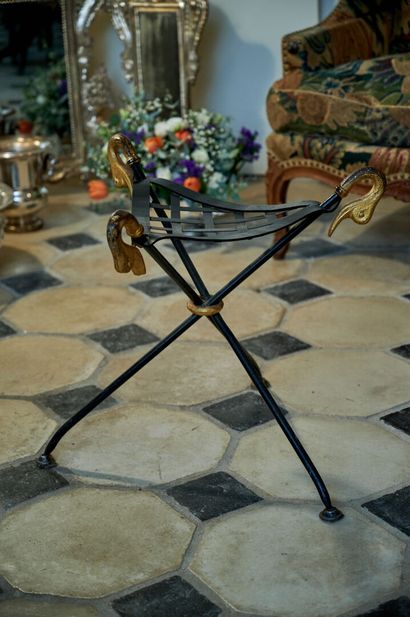null Stool in wrought iron and gilded metal, with swan neck.
Around 1920.
Height:...