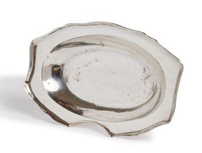 Plated metal beard dish with contours.
18th...