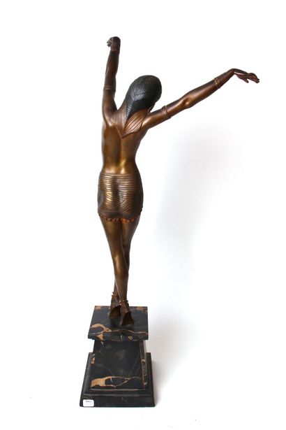 null Demeter H. CHIPARUS (1886 - 1947)
"Egyptian dancer".
Proof in bronze with shaded...