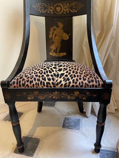 null Suite of six chairs in blackened and gilded wood, decorated with characters...