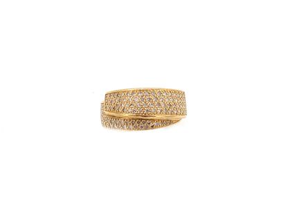 null RING in yellow gold 750 thousandth, the center representing two interlaced rings...