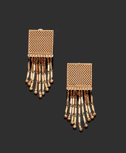 null PAIR OF EARRINGS in yellow gold 750 thousandths, each of square shape holding...