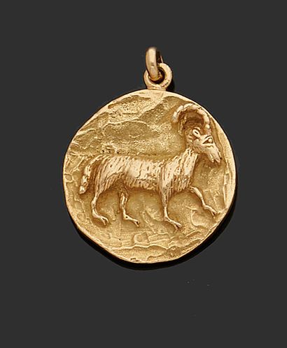 null PENDANT in yellow gold 750 thousandths engraved on both sides representing the...