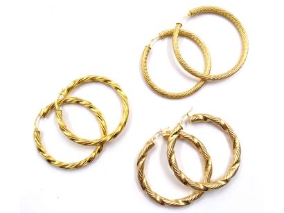 null THREE PAIR OF CREOLES in yellow gold 750 thousandth engraved, each with decoration...