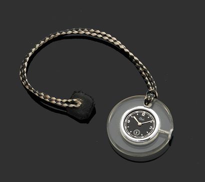 null CORDONNET holding in pendant a small round watch, black enamelled dial, Arabic...
