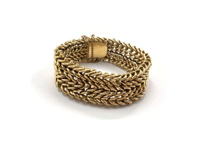 null BRACELET articulated in yellow gold 750 thousandths, the links with decoration...