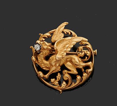 null BROCHE en or jaune 750 millièmes ajouré figurant un dragon orné d'un diamant...