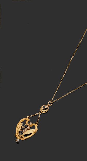 null CHAIN turn of neck in yellow gold 750 thousandths supporting in pendant a motive...