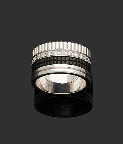 null BOUCHERON, model "Four black edition Large".
Band ring in white gold 750 thousandths...