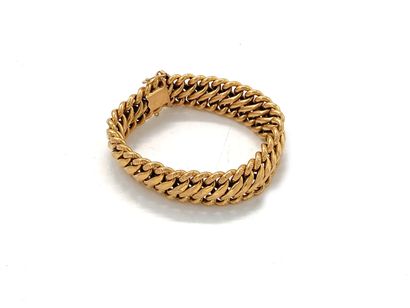 null BRACELET articulated in yellow gold 750 thousandth, the interlaced links plain...