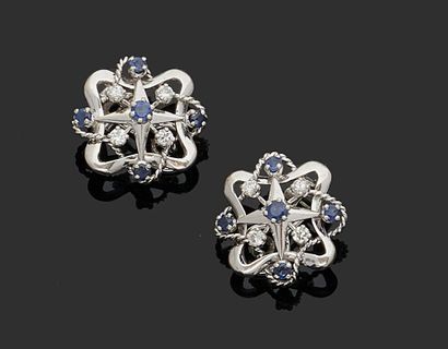 null PAIR OF EARRINGS in white gold 750 thousandths openwork and engraved, each partially...