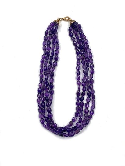 null NECKLACE four rows of elongated amethyst balls, the clasp in gilded metal.
Length...