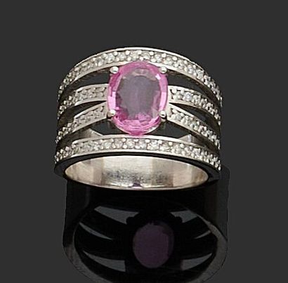 null RING in engraved white gold 750 thousandths, the center decorated with a pink...