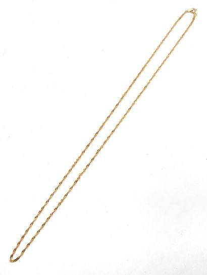 null NECKLACE articulated in yellow gold 750 thousandths, the links appearing a twist.
Length:...