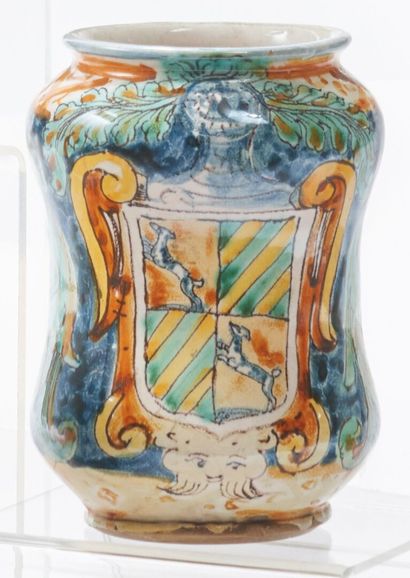 null Italy
Small albarello in majolica with polychrome decoration of coat of arms...