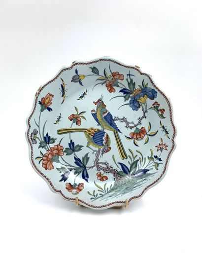 null Rouen
Earthenware plate with contoured edge with polychrome decoration of two...