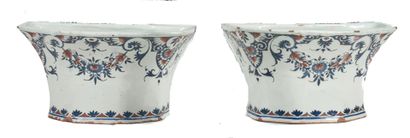 Rouen
Pair of earthenware bouquetieres decorated...