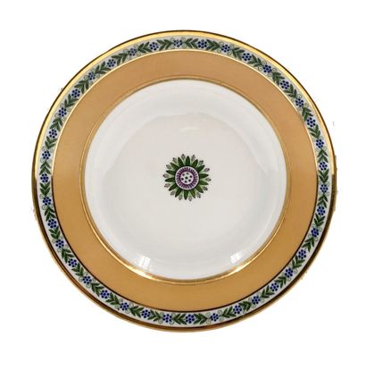 null Sevres
Porcelain soup plate with polychrome decoration in the center of a rose...