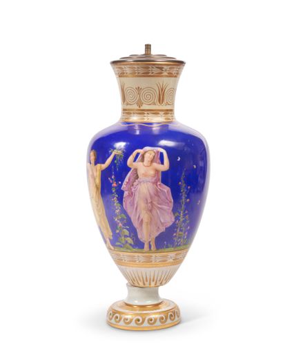 Sèvres
Vase de forme balustre en porcelaine...