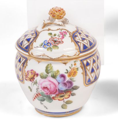 null Sevres
Covered sugar pot Hebert in soft porcelain with polychrome decoration...