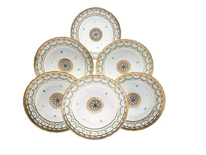 null Paris
Suite of twelve porcelain plates decorated with a rose window in grisaille...