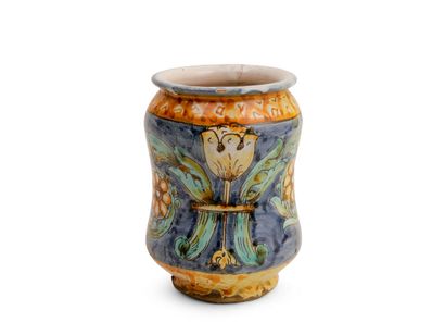 null Italy
Small albarello in majolica with polychrome decoration of coat of arms...