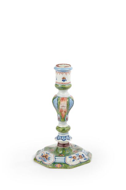 null Delft
Earthenware torch with polychrome decoration of flowers in reserves on...