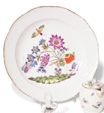 null Meissen
Porcelain plate with a contoured edge with basketry motifs in slight...