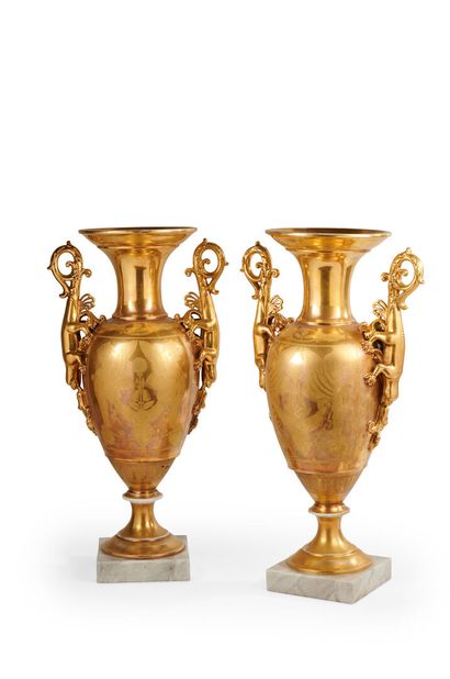 null Paris
Pair of baluster-shaped porcelain vases with gold background, decorated...