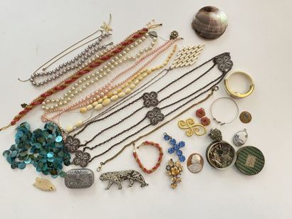 null Ensemble de bijoux fantaisie comprenant colliers, bracelets, bagues, boites,...