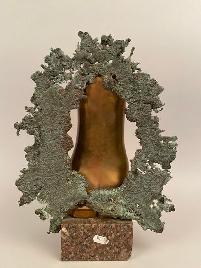 null SINKIEVITCH (XXe siècle) 

Buste de femme 

Bronze patiné et bronze à patine...