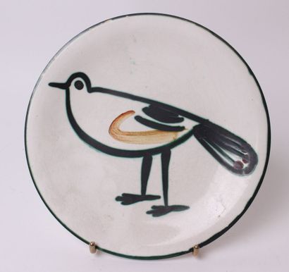 null PICAUT 

Petite assiette en faïence à décor d'un oiseau 

Diam.: 18.5 cm