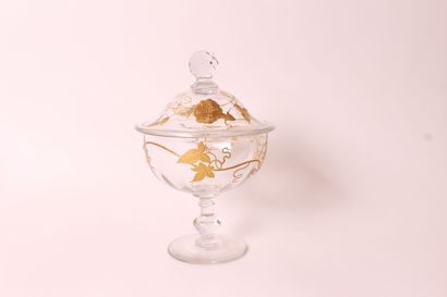 null Confiturier couvert en verre à décor en or de feuilles de vignes.

XIXe siècle

H....
