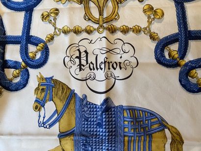 null HERMES- PARIS

Carré en soie "Palefroi" à décor d'un cheval et passementeries

87...