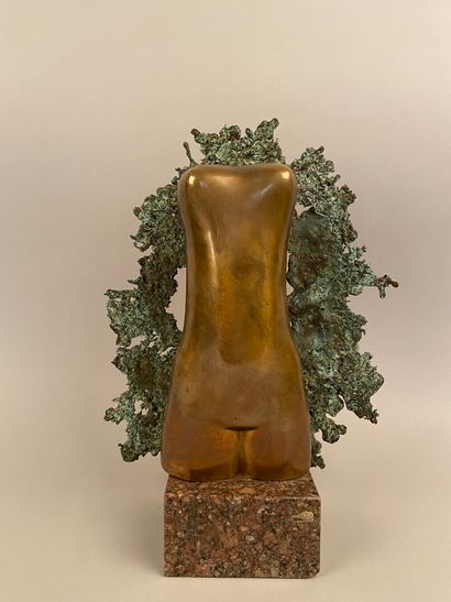 null SINKIEVITCH (XXe siècle) 

Buste de femme 

Bronze patiné et bronze à patine...