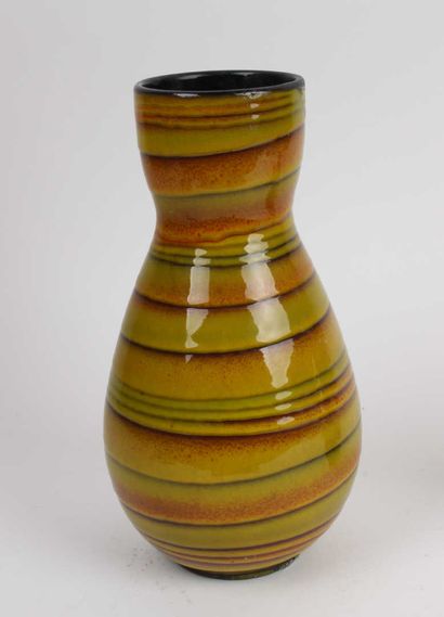 null ELCHINGER

 Vase balustre en céramique émaillée à décor de rayures verdâtre...