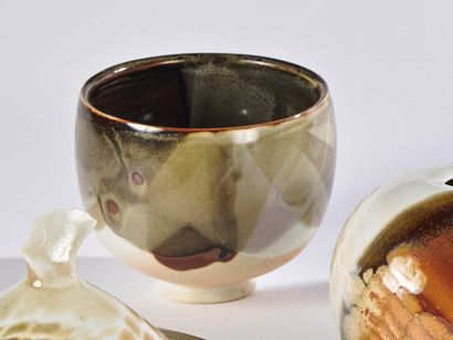 null Didier HOFT (né en 1957)

Vase conique en céramique sur petit piédouche à émail...