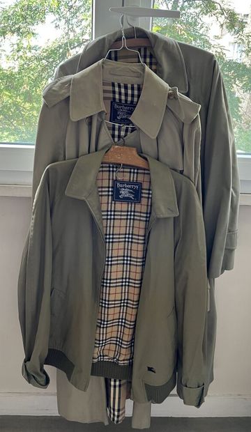 null BURBERRY

Deux trench imperméables trench BURBERRY

Taches et usures 



On...