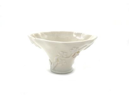 null Chine

Une coupe libatoire en porcelaine blanc-de-Chine en forme de corne à...