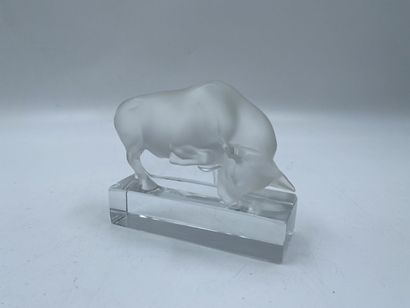 null LALIQUE FRANCE

Presse papier en cristal pressé-moulé représentant un taureau...