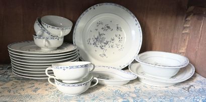 null LIMOGES, Manufacture Raynaud

Part of Service in porcelain with decoration said...