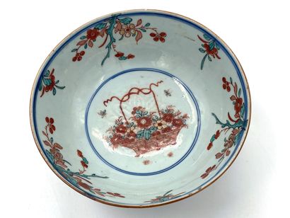 null CHINE

Bol circulaire en porcelaine à décor bleu, rouge, vert et or dit Imari,...