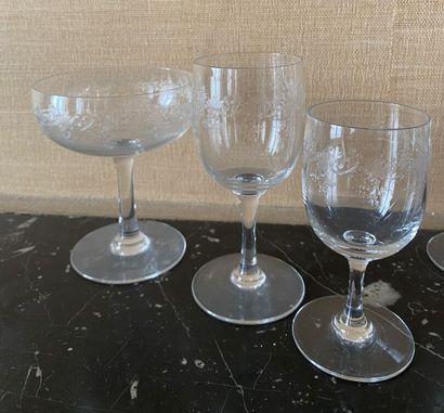 null THREE PARTS OF SERVICE of crystal glasses. 

One joined carafes and vase out...