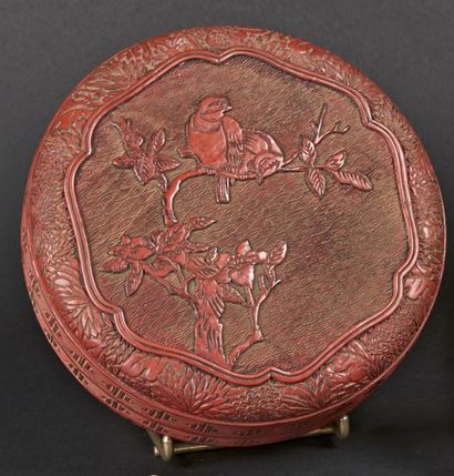 null JAPON - Epoque MEIJI (1868 - 1912)

Jubako de forme ronde en laque rouge sculpté...