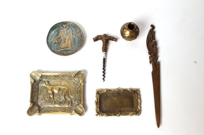 null ENSEMBLE d'objets en bronze doré comprenant trois vide-poches (l'un signé le...