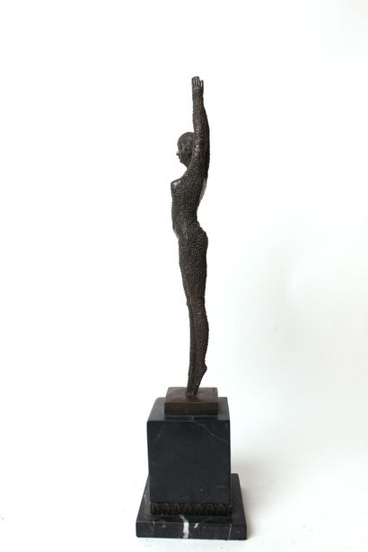 null D'après Demeter CHIPARUS (1886-1947) 

Danseuse

Épreuve en bronze à patine...