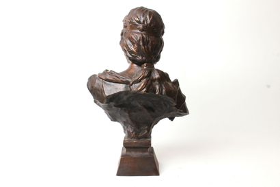 null Emmanuel VILLANIS (1858-1914)

La Sybille

Buste en bronze à patine médaille...