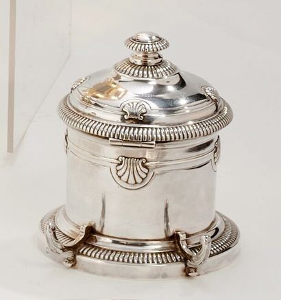 null BOIN-TABURET
Covered inkwell in silver 950 thousandth of round form decorated...