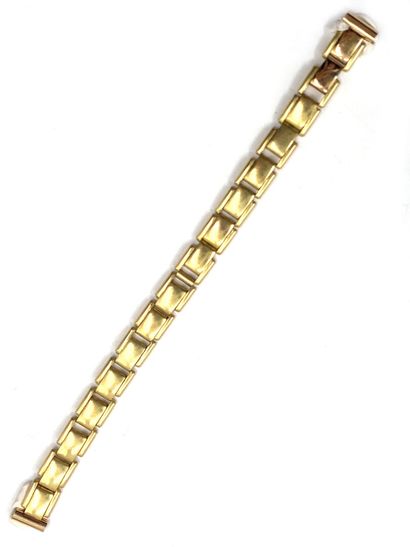 null BRACELET of watch in yellow gold 750 thousandths the extensible links.
(Wear).
Length:...